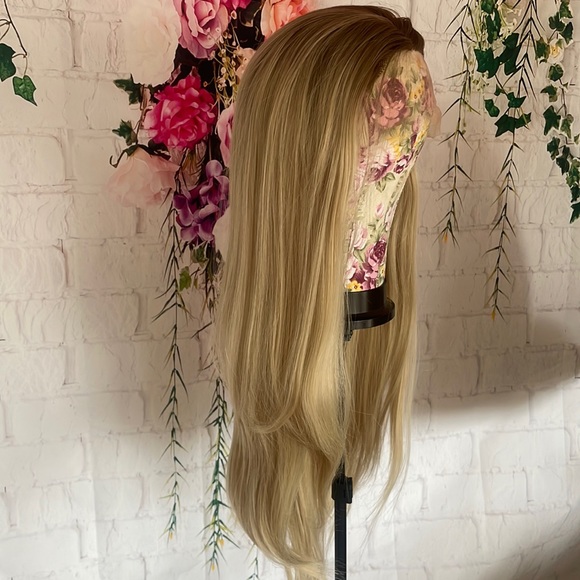 ❌RESTOCKED❌ 24” BLONDE W:BROWN ROOT LACE-FRONT WIG - Picture 4 of 14